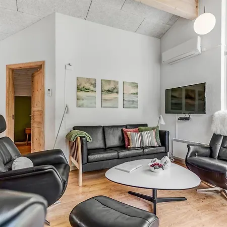 Coco - 200m From The Sea By Interhome *